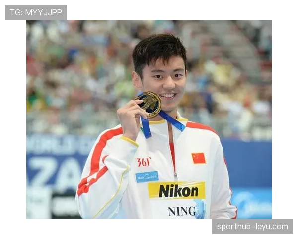 宁泽涛穿得这么简单，难道冠军都是不讲究的吗？